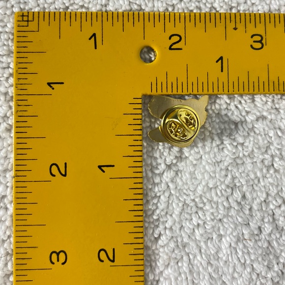 5/$25 Vintage Beaverlodge Alberta Canada Enamel Souvenir Pin - Picture 5 of 12